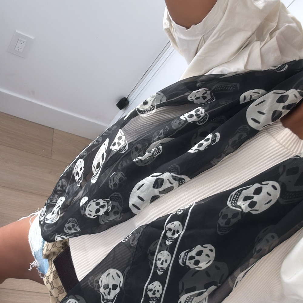 Alexander McQueen Black and White Skull scarf